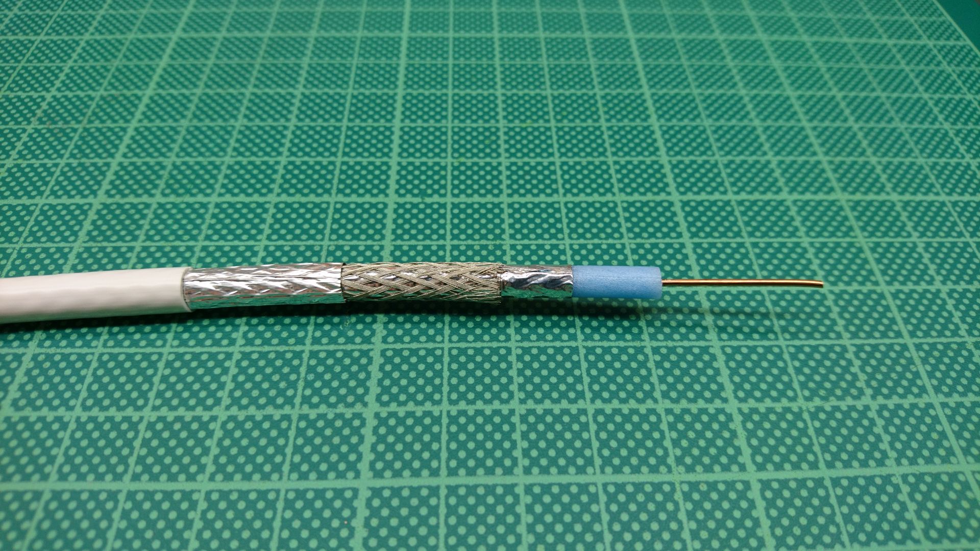 tv-kabel abgemantelt und abisoliert zur erklärnung